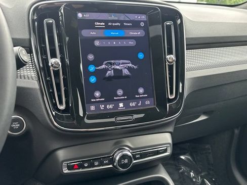 Certified 2025 Volvo XC40 B5 Plus AWD/4WD image 20