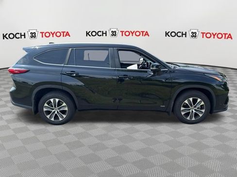 Used 2023 Toyota Highlander XLE AWD/4WD image 9