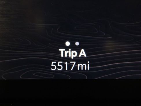 Used 2025 Jeep Grand Cherokee Laredo image 27