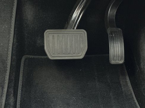 Used 2024 Tesla Model Y Long Range image 41