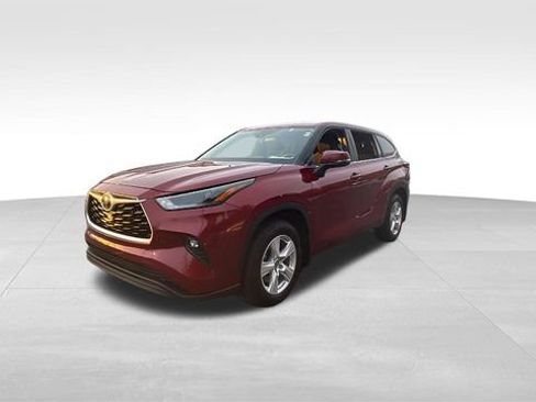 Used 2024 Toyota Highlander LE image 43