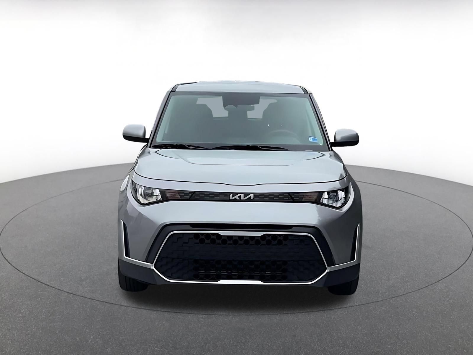 Used 2025 Kia Soul LX w/ LX Technology Package FWD image 4