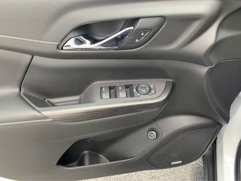 Used 2020 GMC Acadia SLT FWD image 13