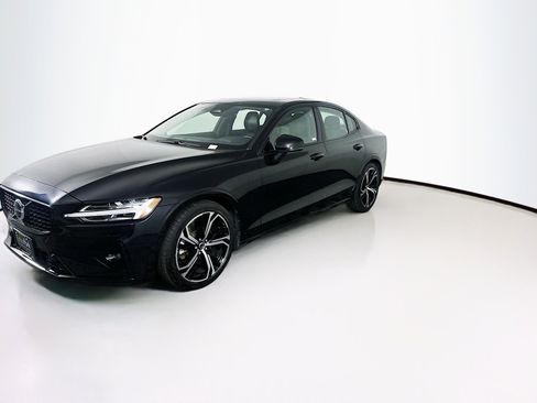 Used 2024 Volvo S60 B5 Core image 3