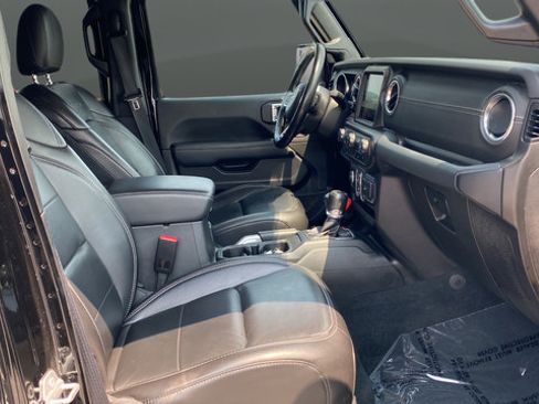Used 2022 Jeep Wrangler Unlimited Sahara w/ Cold Weather Group AWD/4WD image 24