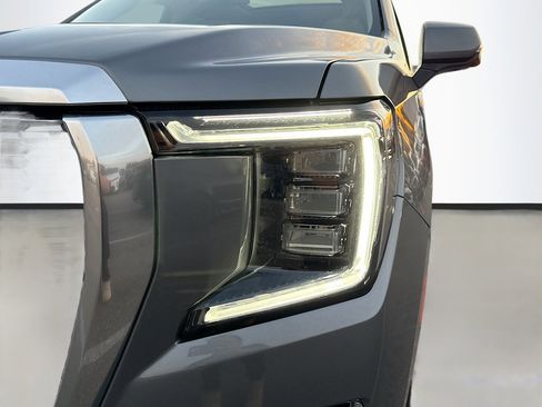 Used 2021 GMC Yukon XL Denali image 9