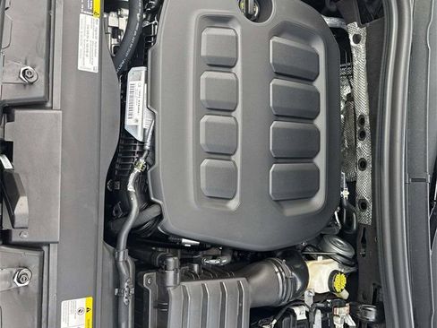 New 2026 Volkswagen Tiguan SE FWD image 10