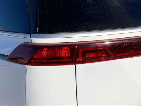 Used 2024 Kia Carnival LX image 26