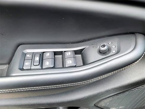 Used 2023 Jeep Grand Cherokee Laredo X image 32