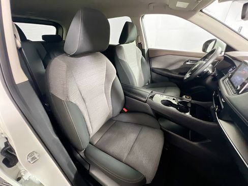 Used 2023 Nissan Rogue SV image 31