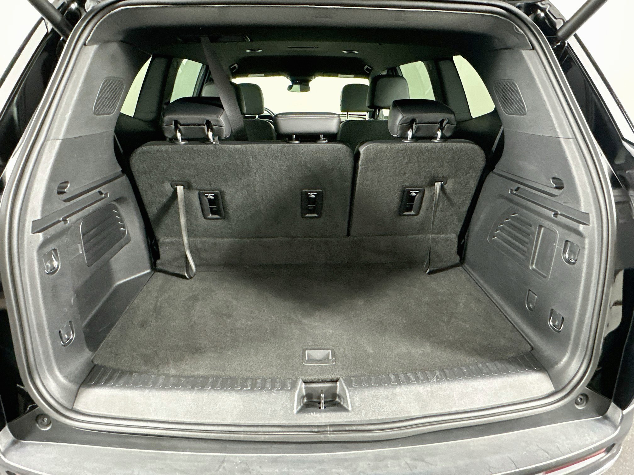 Used 2025 Buick Enclave Preferred FWD image 30