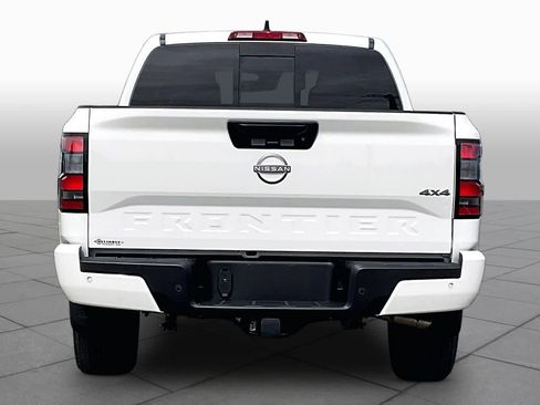 Used 2025 Nissan Frontier SV AWD/4WD image 5