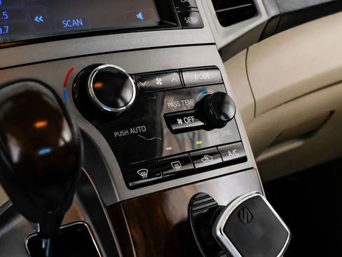 Used 2013 Toyota Venza LE w/ LE Convenience Pkg image 20