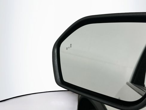 Used 2021 Ford Explorer XLT w/ Equipment Group 202A image 16