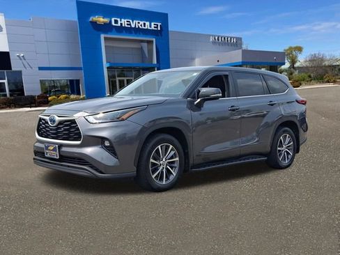 Used 2023 Toyota Highlander LE AWD/4WD image 33
