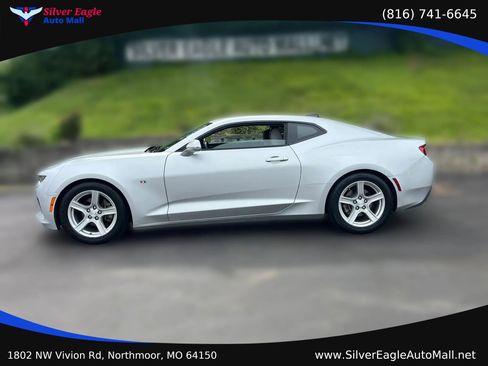 Used 2018 Chevrolet Camaro LT RWD image 2