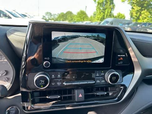 Used 2023 Toyota Highlander LE FWD image 10