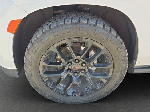 Used 2023 GMC Yukon XL Denali AWD/4WD image 4
