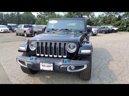 Used 2023 Jeep Wrangler Unlimited Sahara w/ Cold Weather Group AWD/4WD image 3