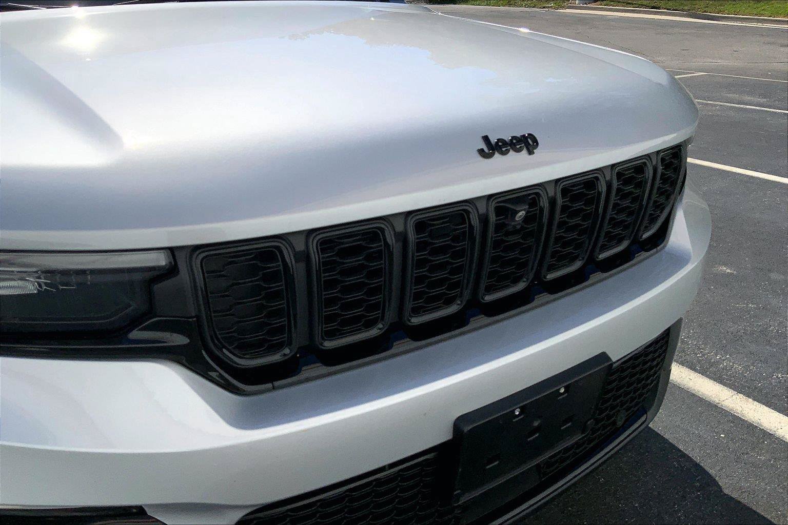 Used 2024 Jeep Grand Cherokee Limited w/ Luxury Tech Group II AWD/4WD image 30