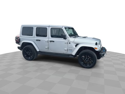 Used 2022 Jeep Wrangler Unlimited Sahara w/ Cold Weather Group image 2