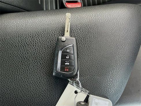 Used 2023 Toyota Camry SE image 32