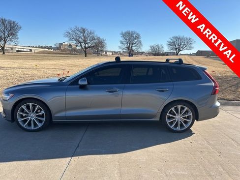 Used 2020 Volvo V60 T5 Momentum w/ Momentum Advanced Package image 6