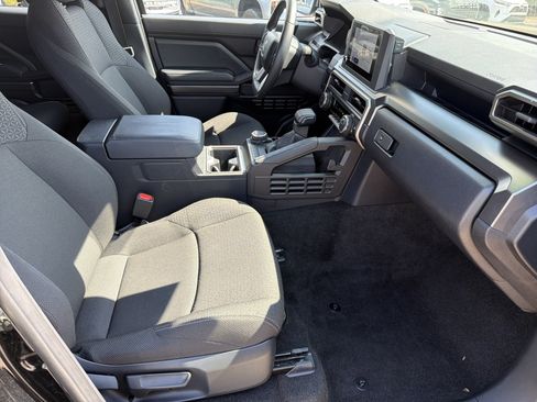 Certified 2025 Toyota 4Runner SR5 AWD/4WD image 25