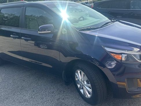 Used 2018 Kia Sedona LX FWD image 3