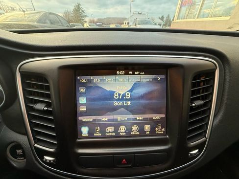 Used 2016 Chrysler 200 Limited w/ Convenience Group image 16