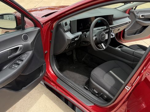 Used 2025 Hyundai Sonata SEL FWD image 11