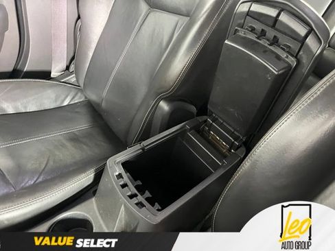 Used 2010 Chrysler Sebring Touring w/ Hands-Free Convenience Group FWD image 21