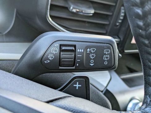 Used 2020 Ford Explorer XLT w/ Equipment Group 202A RWD image 30