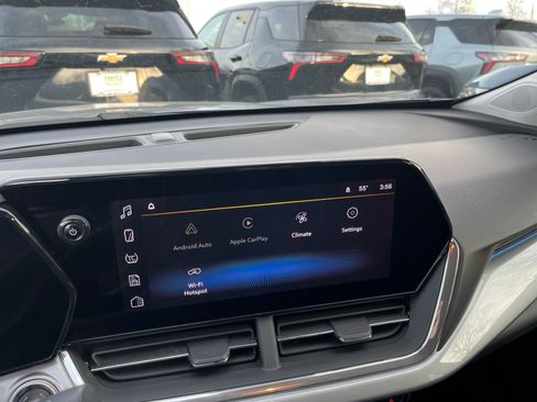 Used 2025 Chevrolet Trax LT image 18