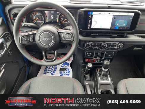 Used 2024 Jeep Gladiator Rubicon w/ Technology Group image 11