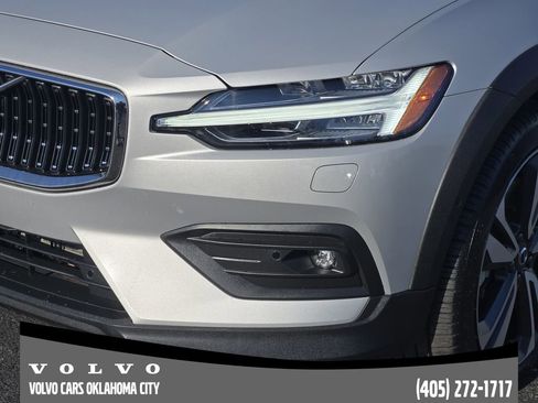 Certified 2025 Volvo V60 B5 Cross Country Plus image 8