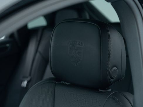 Certified 2026 Porsche Macan AWD/4WD image 19