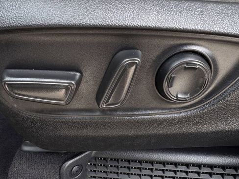 Used 2025 Toyota Sienna XLE image 28