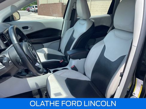 Used 2017 Jeep Compass Limited w/ Navigation Group AWD/4WD image 13