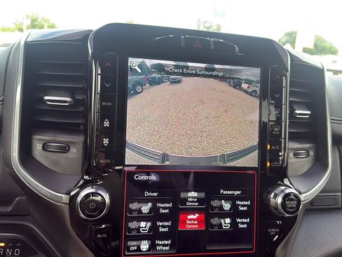 Used 2020 RAM 1500 Laramie AWD/4WD image 30