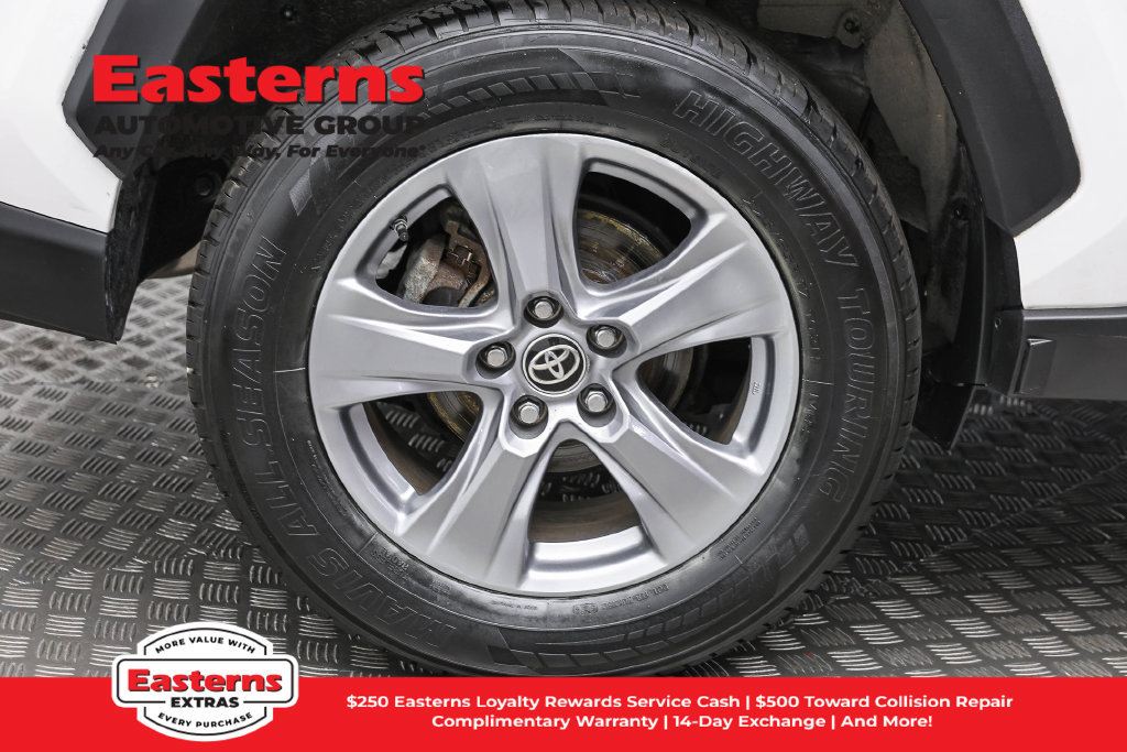 Used 2022 Toyota RAV4 LE AWD/4WD image 31