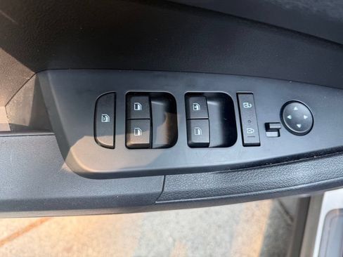 Used 2025 Kia Sportage LX FWD image 12
