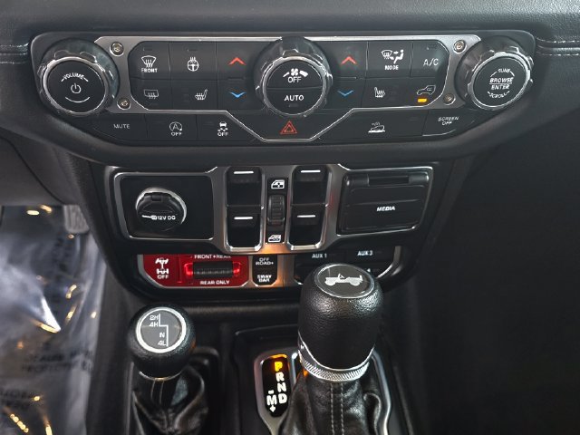 Certified 2025 Jeep Wrangler Unlimited Rubicon w/ Convenience Group AWD/4WD image 13