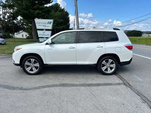 Used 2012 Toyota Highlander Limited w/ Tow Pkg AWD/4WD image 9