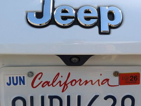 Used 2023 Jeep Compass Latitude image 5