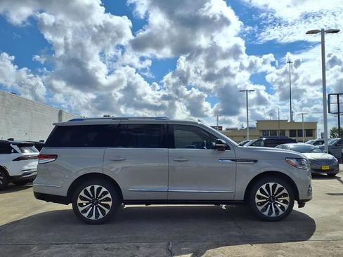 Certified 2024 Lincoln Navigator Reserve AWD/4WD image 21