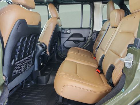 Used 2022 Jeep Wrangler Unlimited Rubicon w/ Steel Bumper Group AWD/4WD image 13