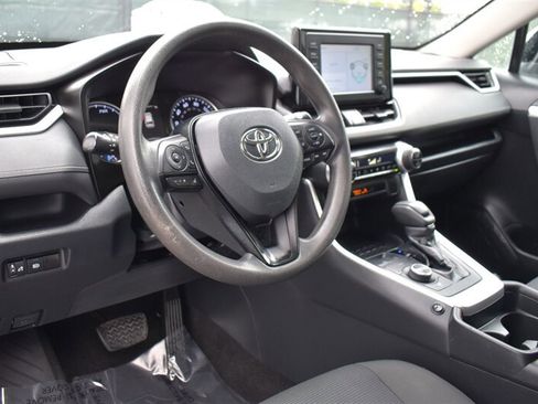 Used 2019 Toyota RAV4 LE w/ Carpet Mat Package AWD/4WD image 3