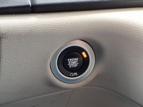 Used 2017 Chrysler Pacifica Touring-L Plus w/ Tire & Wheel Group image 19