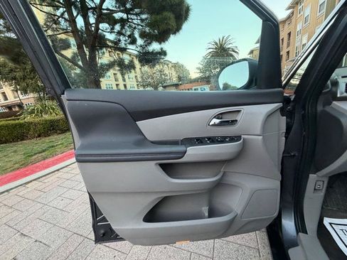 Used 2016 Honda Odyssey SE image 32